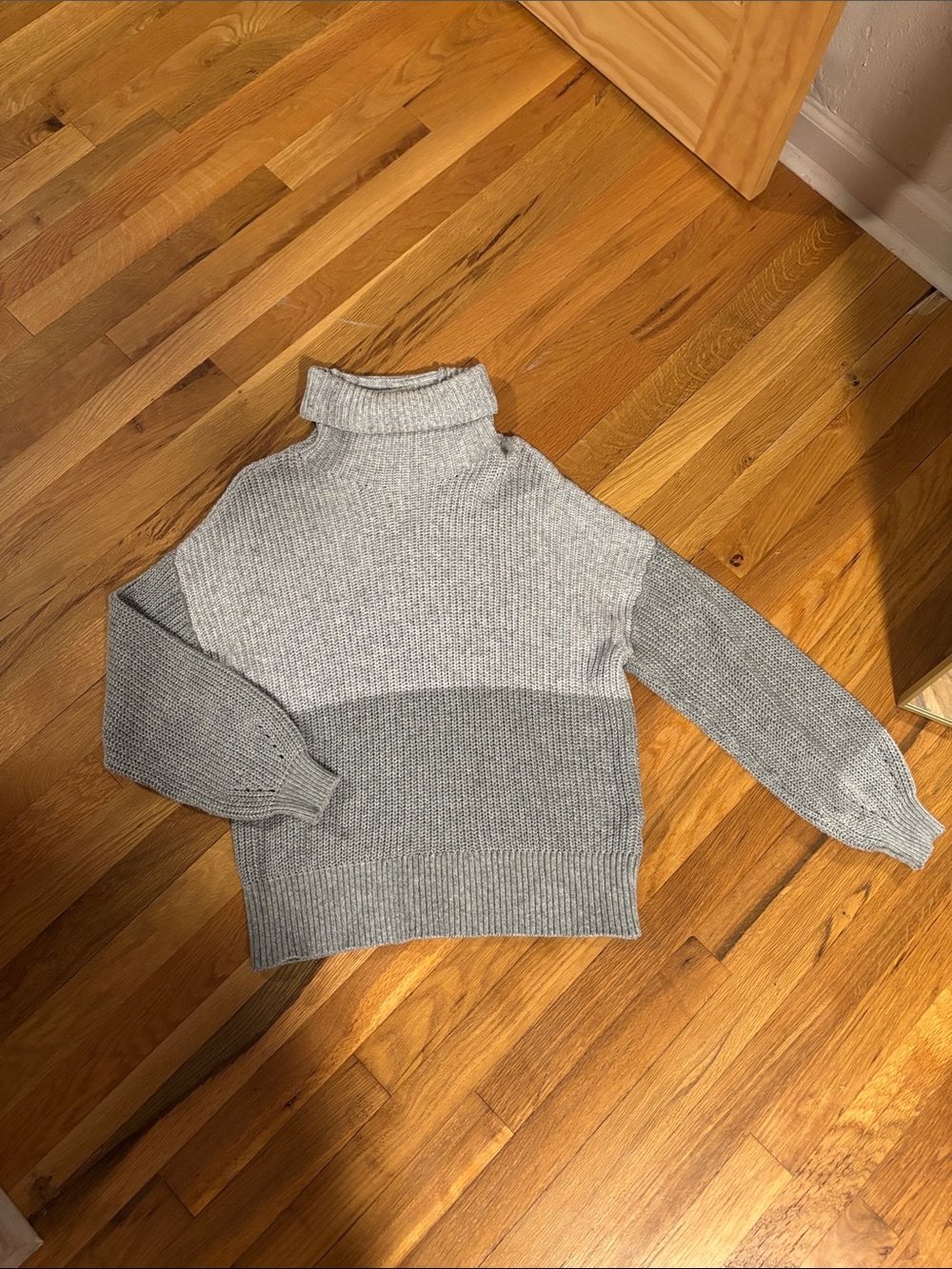 Turtleneck Colorblock Knit Sweater - Gray